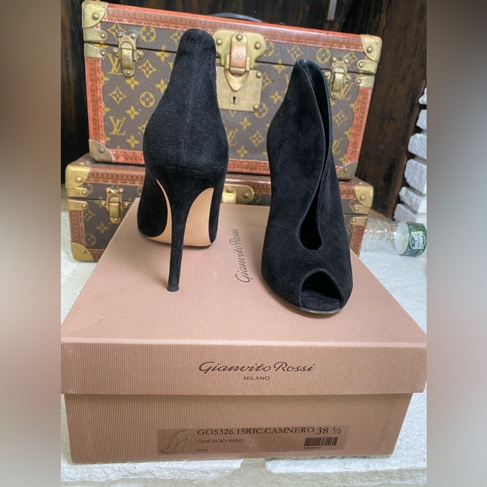 Gianvito Rossi Black Suede Pump